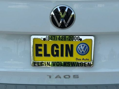 Certified 2023 Volkswagen Taos SE w/ Panoramic Sunroof Package AWD/4WD image 14