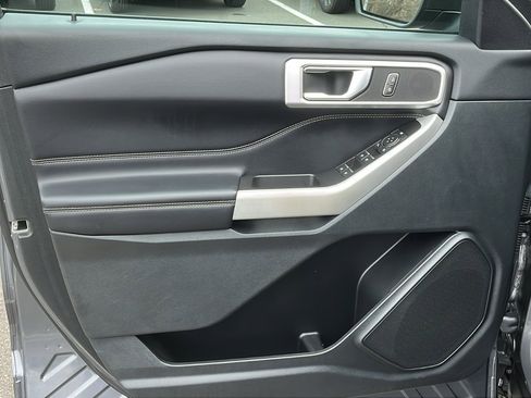 Used 2021 Ford Explorer XLT image 11