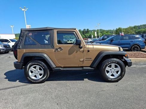 Used 2015 Jeep Wrangler Sport w/ Quick Order Package 23S AWD/4WD image 9