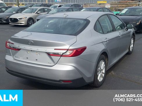 Used 2025 Toyota Camry LE image 5