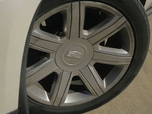 Used 2015 Cadillac Escalade Premium image 2