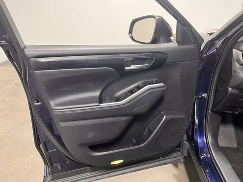 Used 2023 Toyota Highlander L image 25