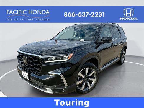 Used 2025 Honda Pilot Touring image 1