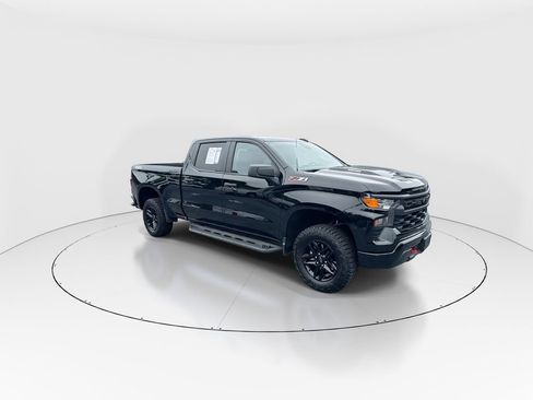 Used 2025 Chevrolet Silverado 1500 Custom Trail Boss AWD/4WD image 2