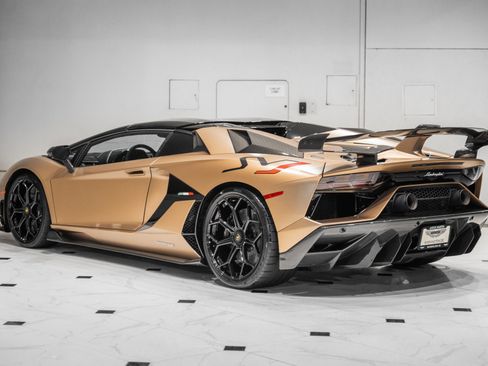 Used 2021 Lamborghini Aventador SVJ AWD/4WD image 22