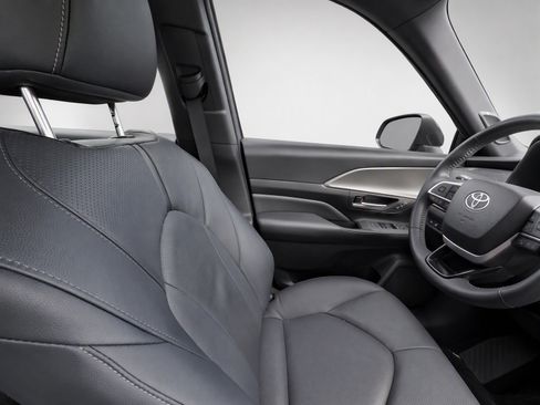Used 2025 Toyota Grand Highlander AWD Hybrid image 15