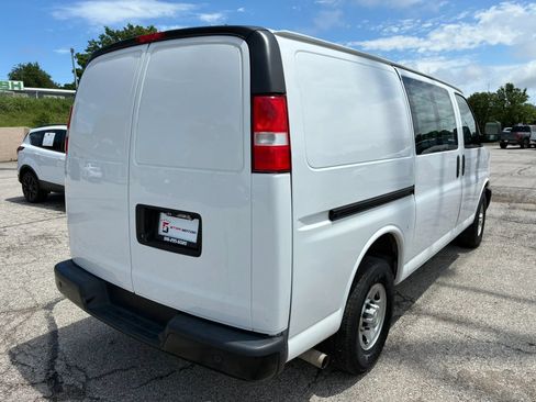 Used 2022 Chevrolet Express 2500 w/ Driver Convenience Package RWD image 7