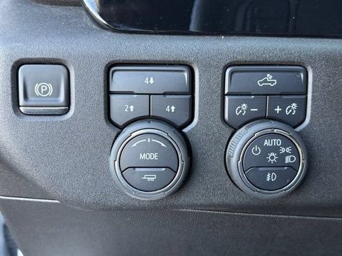 Used 2025 Chevrolet Silverado 2500 LT w/ Convenience Package AWD/4WD image 5