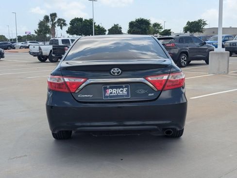 Used 2016 Toyota Camry SE image 6