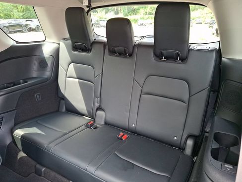 Certified 2023 Nissan Pathfinder Platinum AWD/4WD image 11
