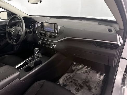Used 2024 Nissan Altima 2.5 S FWD image 27