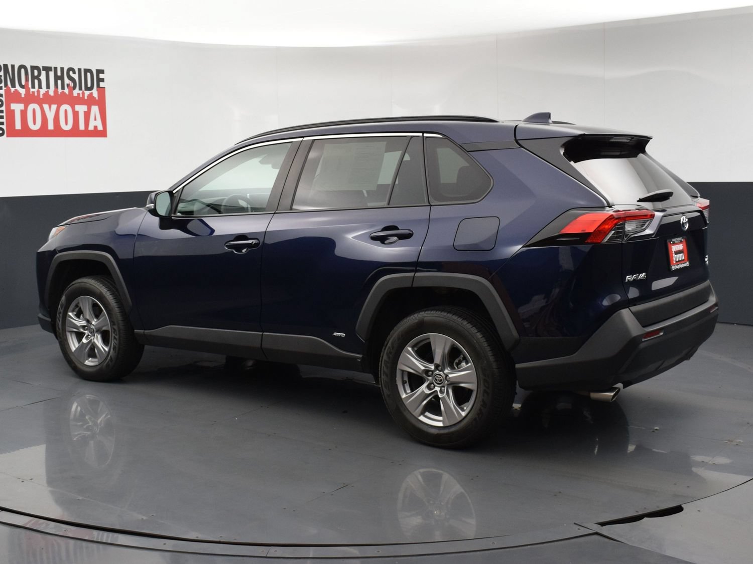 Used 2024 Toyota RAV4 XLE AWD/4WD image 2