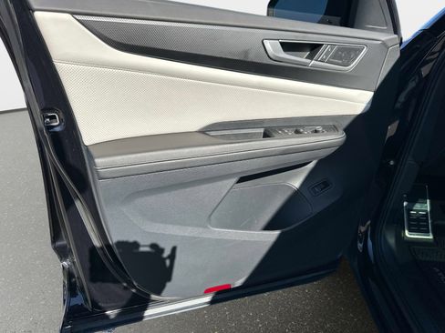 Used 2024 Volkswagen Atlas Cross Sport SEL Premium R-Line image 18