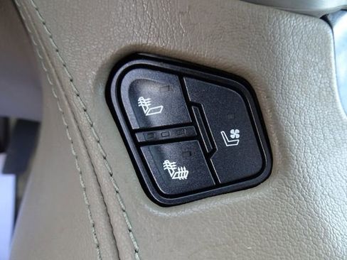 Used 2017 GMC Yukon XL SLT w/ Open Road Package image 28