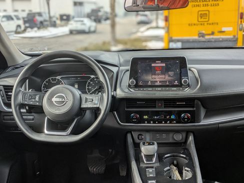 Used 2024 Nissan Rogue SV image 19