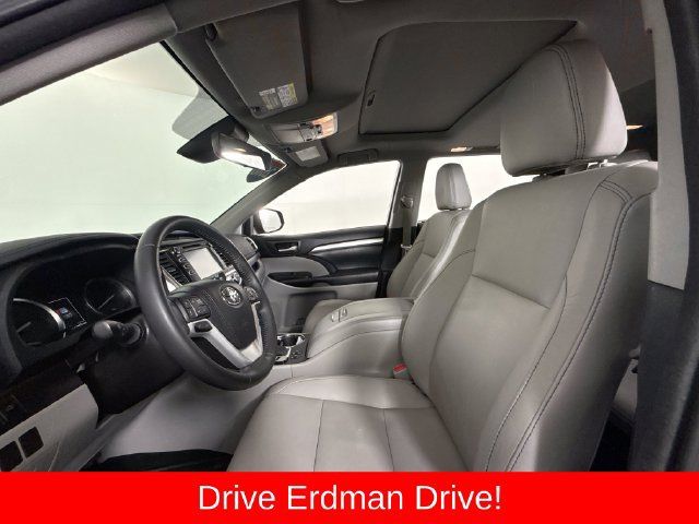Used 2018 Toyota Highlander XLE FWD image 6