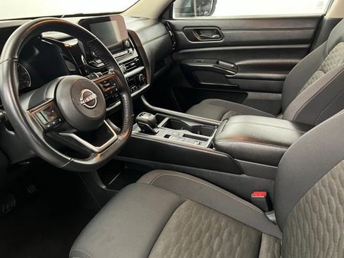 Certified 2025 Nissan Pathfinder SV image 15