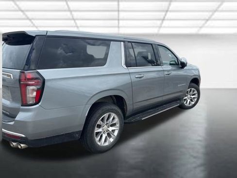 Used 2024 Chevrolet Suburban Premier RWD image 4