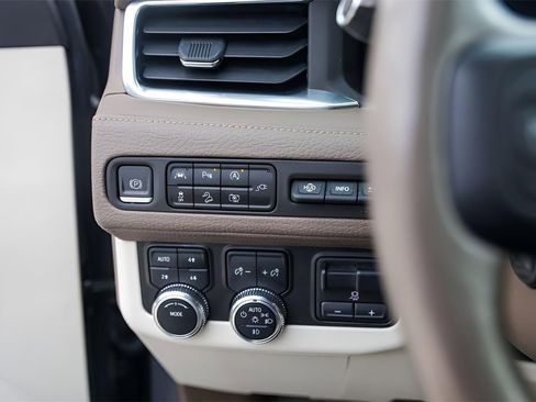 Certified 2022 GMC Yukon Denali w/ Denali Premium Package image 17