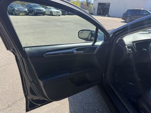 Used 2015 Ford Fusion SE w/ Equipment Group 202A FWD image 9