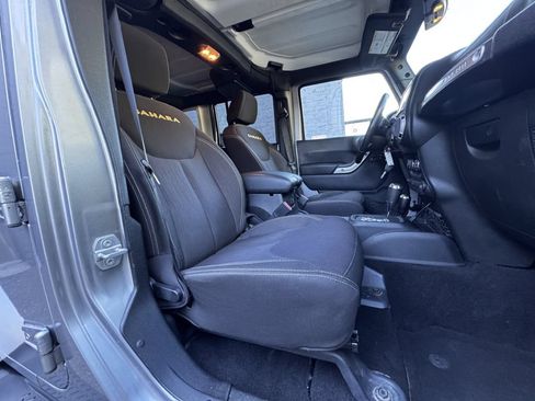 Used 2015 Jeep Wrangler Unlimited Sahara w/ Dual Top Group AWD/4WD image 15