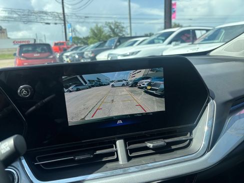 Used 2025 Chevrolet Trax LT w/ LT Convenience Package FWD image 18