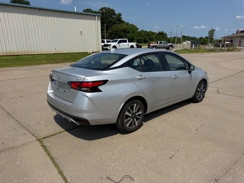 Used 2024 Nissan Versa SV FWD image 3