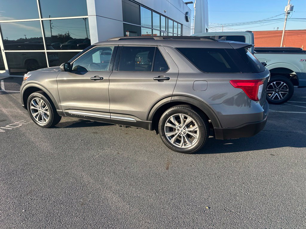 Used 2023 Ford Explorer XLT w/ Equipment Group 202A AWD/4WD image 6