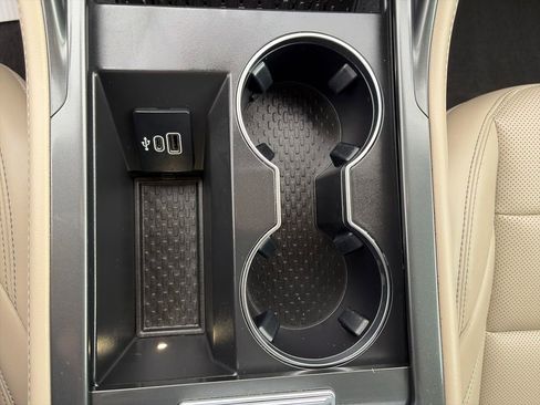 Used 2025 Lincoln Nautilus Premier image 28