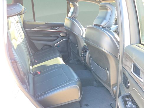 Used 2022 Jeep Grand Cherokee Overland image 23