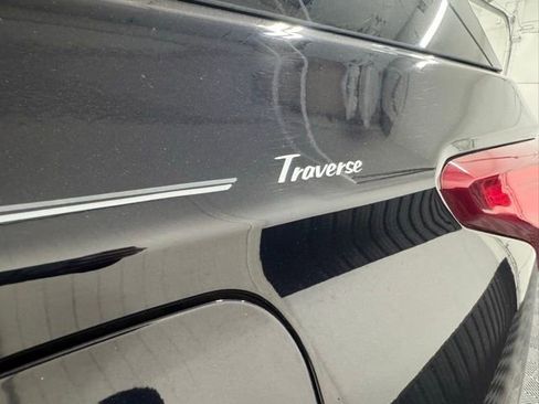 Used 2020 Chevrolet Traverse LT image 43