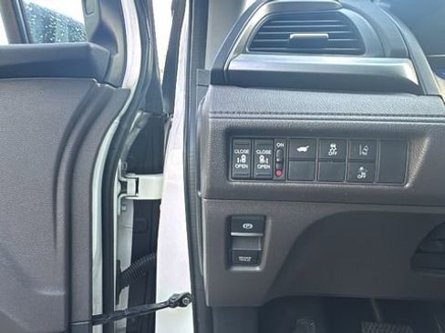 Used 2018 Honda Odyssey EX-L image 13