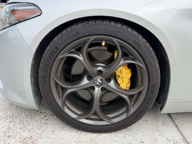 Used 2019 Alfa Romeo Giulia w/ Quick Order Package 22K Sport RWD image 9