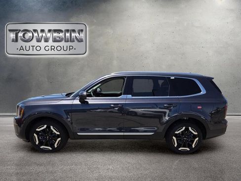 Certified 2025 Kia Telluride EX w/ EX Captain's Chair Package FWD image 8