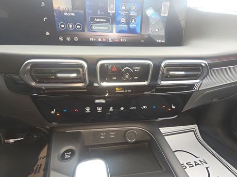New 2026 Nissan Sentra SR w/ SR Premium Package FWD image 18