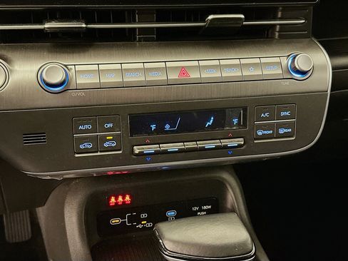 Used 2025 Hyundai Kona SEL image 24