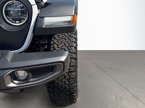 Used 2022 Jeep Wrangler Unlimited Rubicon w/ LED Lighting Group AWD/4WD image 10