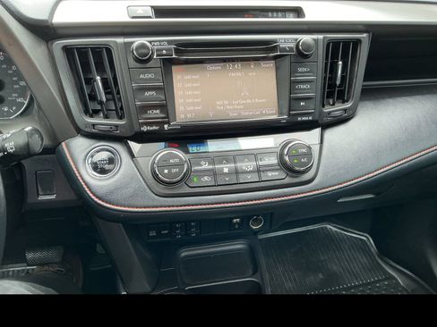 Used 2018 Toyota RAV4 SE w/ Power Extra Value Package AWD/4WD image 19