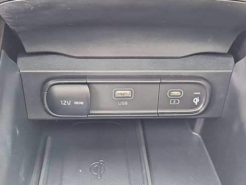 Certified 2024 Kia Telluride EX w/ EX Captain's Chair Package AWD/4WD image 17