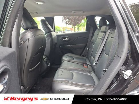 Used 2015 Jeep Cherokee Trailhawk w/ Leather Interior Group AWD/4WD image 11