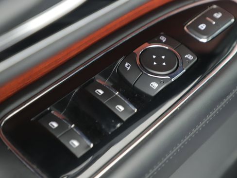 Used 2020 Lincoln Navigator 2WD image 9