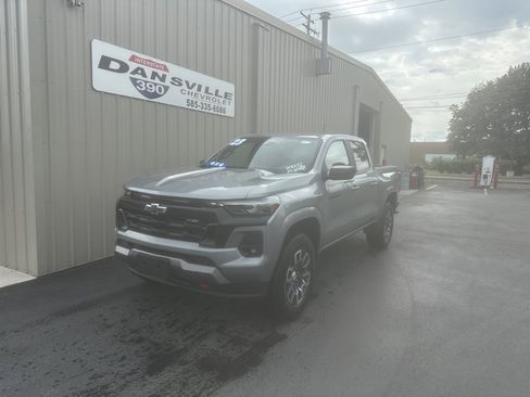 Used 2023 Chevrolet Colorado Z71 w/ Z71 Convenience Package 2 AWD/4WD image 4