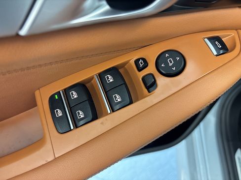 Used 2024 BMW X5 sDrive40i w/ M Sport Package image 19