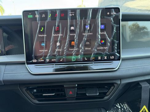 New 2026 Volkswagen Tiguan SE image 21