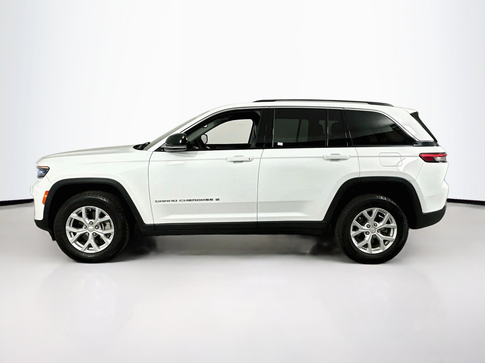 Used 2023 Jeep Grand Cherokee Limited w/ Trailer Tow Prep Group (B) AWD/4WD image 8
