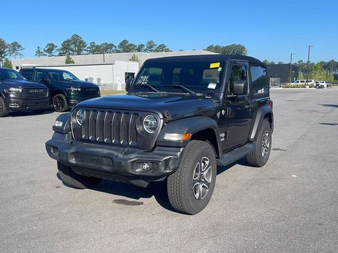Used 2020 Jeep Wrangler Sport AWD/4WD image 3