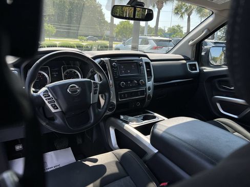 Used 2018 Nissan Titan SV w/ SV Convenience Package AWD/4WD image 30