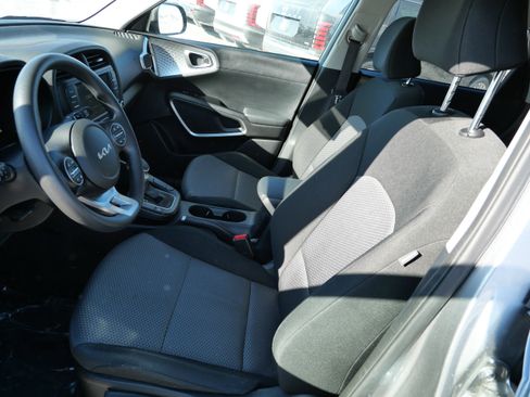 Used 2023 Kia Soul LX image 9