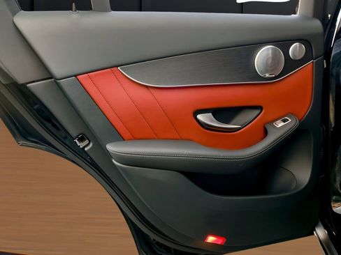 Used 2020 Mercedes-Benz GLC 300 4MATIC w/ Driver Assistance Package image 21