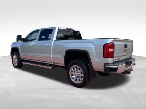 Used 2019 GMC Sierra 2500 Denali w/ Duramax Plus Package AWD/4WD image 5